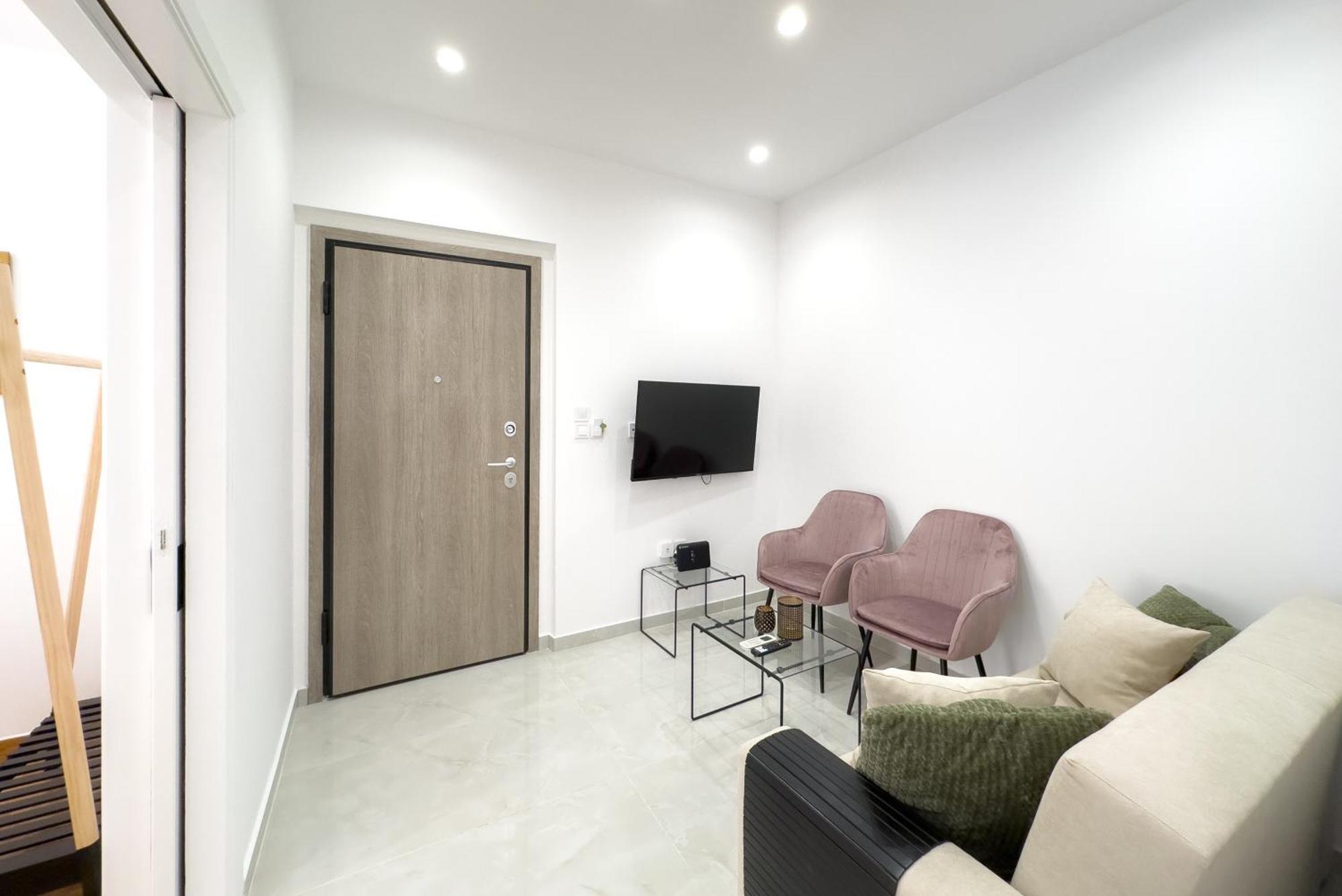 Eclectic Moonstone Apartment In Atena Exterior foto